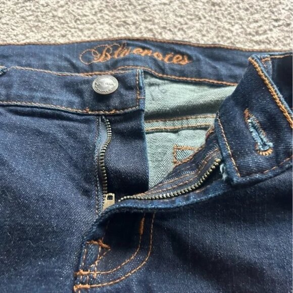 BLUENOTES jeans, size 27 on tag, darker blue, rolled up ankle cuff. Zipper front - Picture 6 of 7